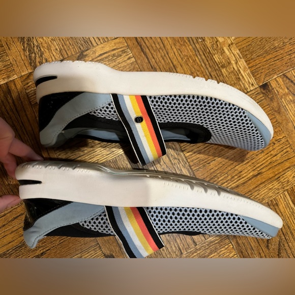 Cute light blue/grey B’zees in 9.5 US - Picture 5 of 7